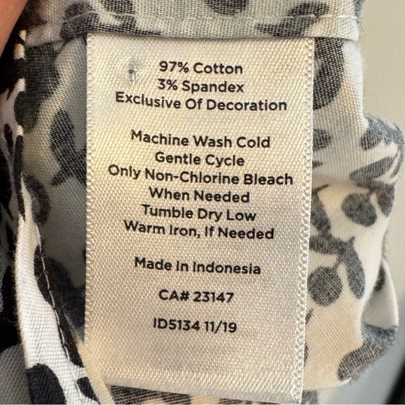 Talbots Non-Iron Black White Floral Short Sleeve Cotton Blend Blouse Size 6 - Picture 7 of 7